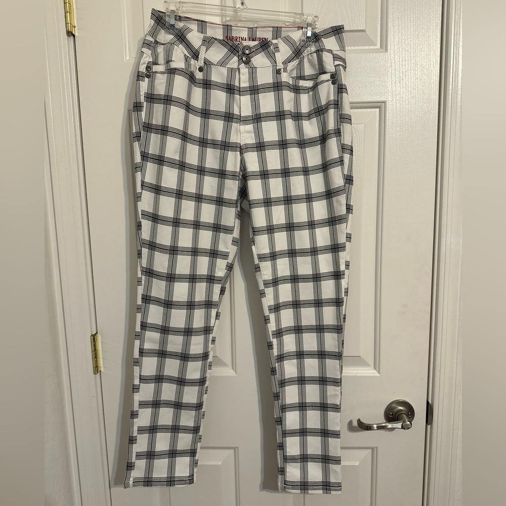 Sabrina Lauren White & Black Plaid Pants - Size 14
